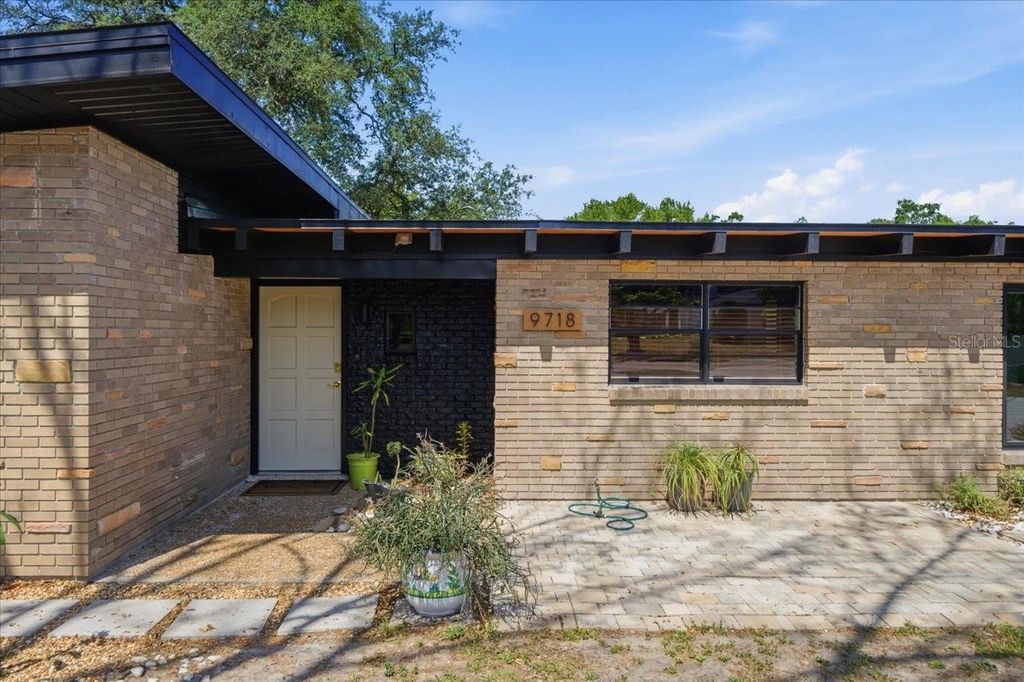 Photo of 9718 N Oregon Avenue, Tampa, FL 33612 (MLS # TB8504063)