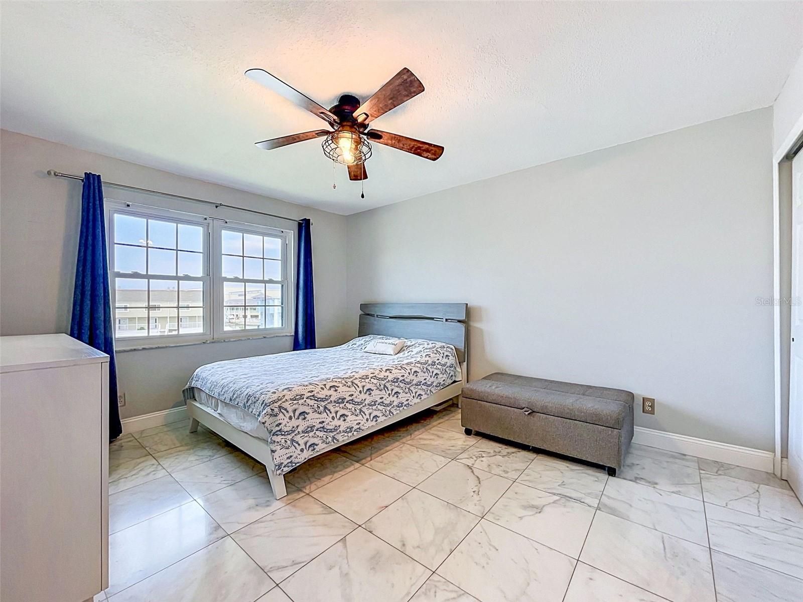 HARBOR POINTE CONDO - Residential