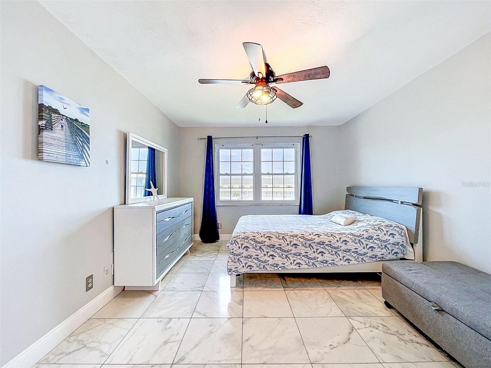 HARBOR POINTE CONDO - Residential