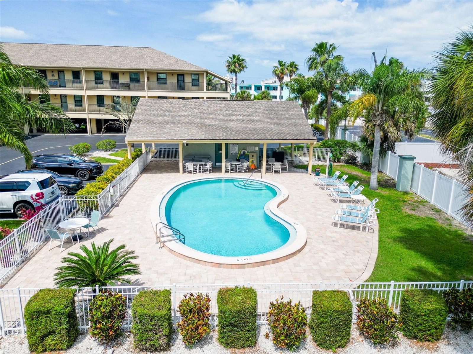 HARBOR POINTE CONDO - Residential