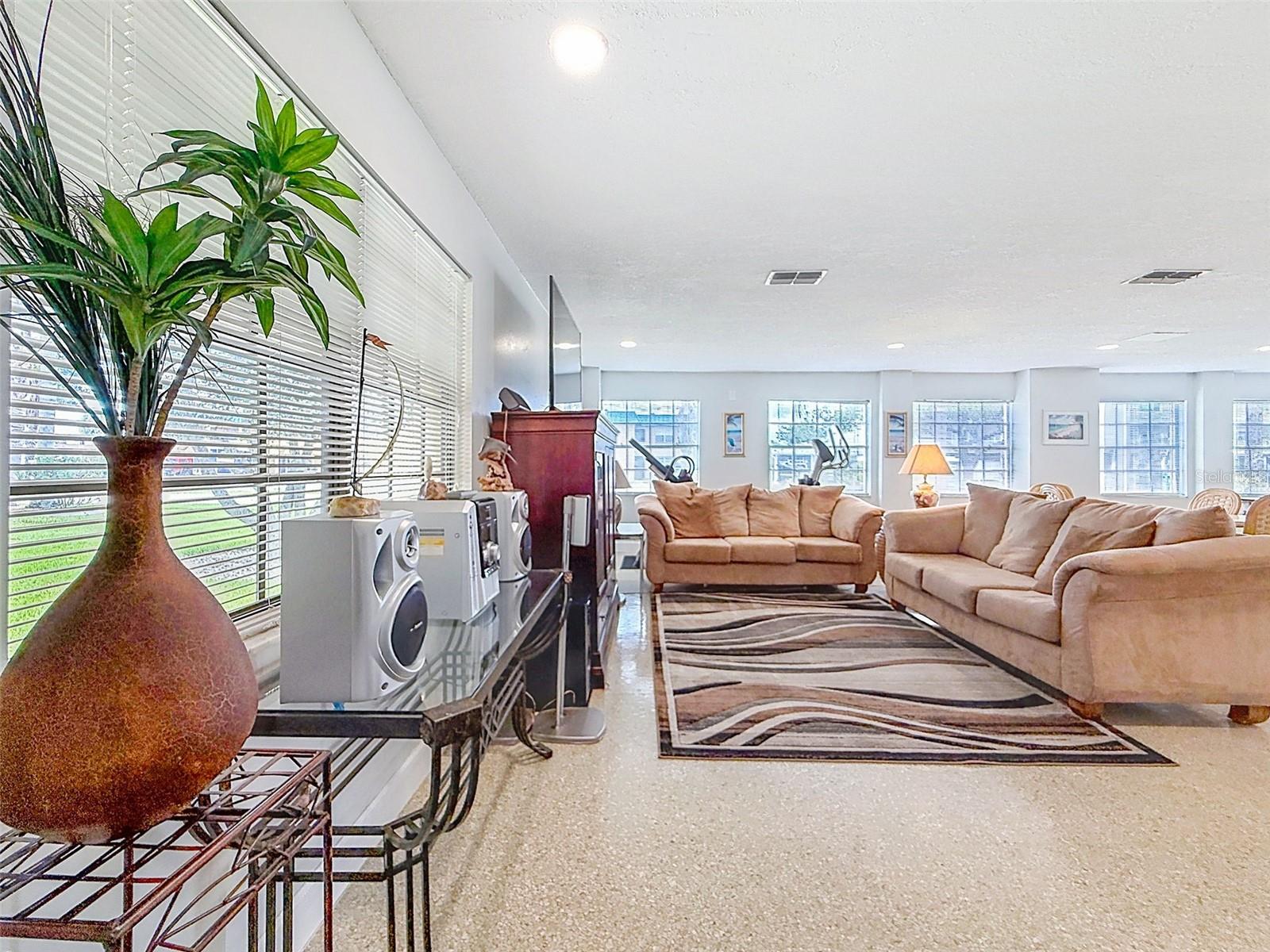 HARBOR POINTE CONDO - Residential