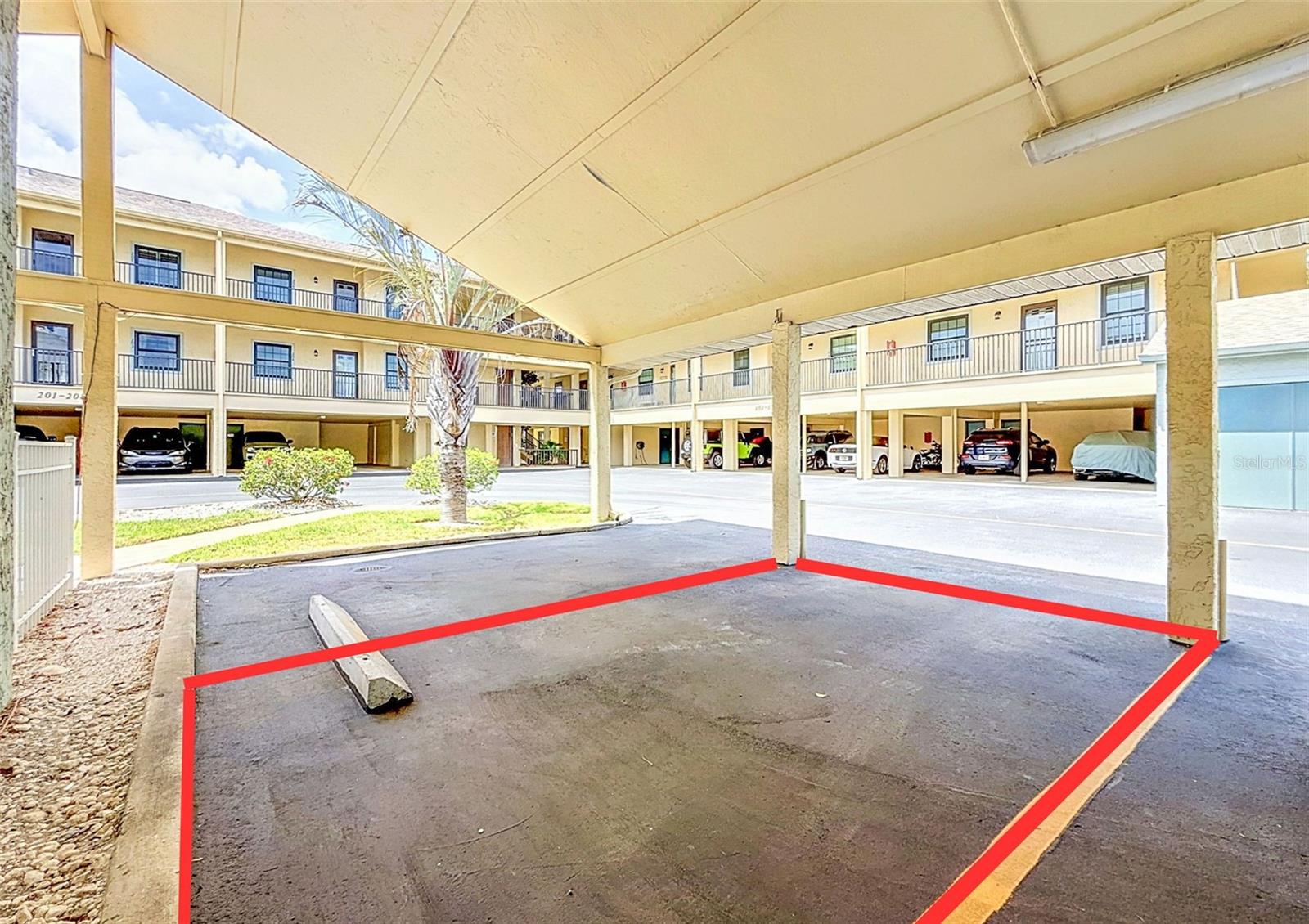 HARBOR POINTE CONDO - Residential
