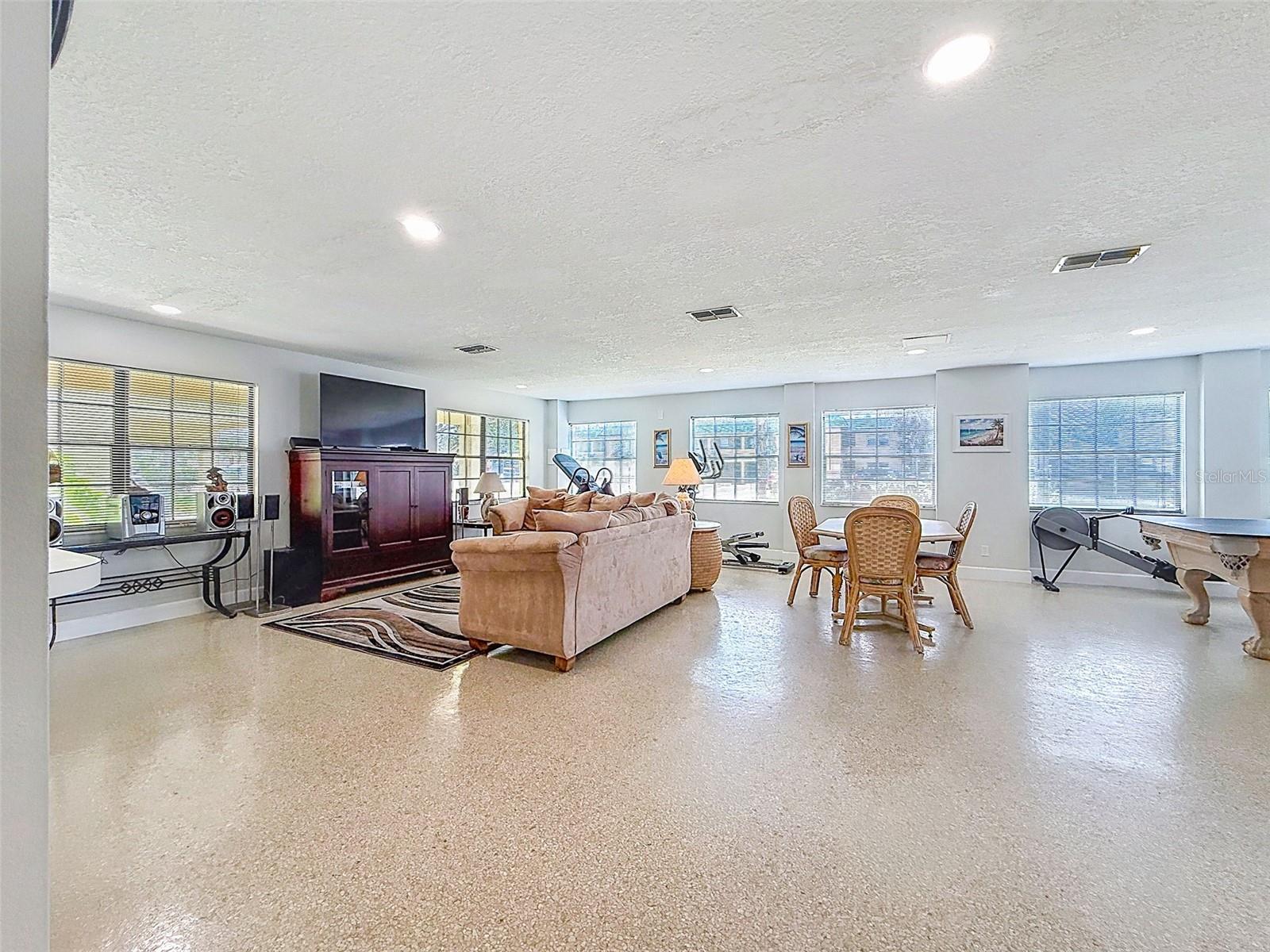 HARBOR POINTE CONDO - Residential