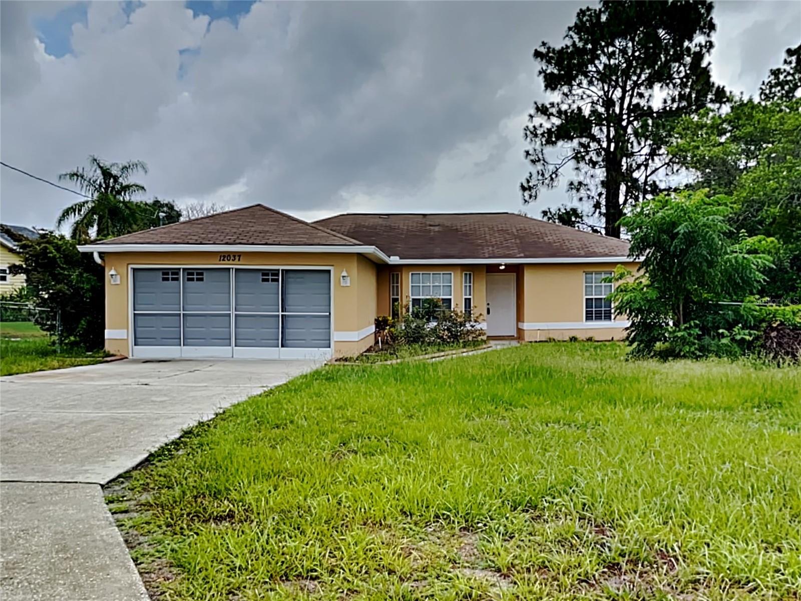 Welcome to a beautifully maintained home, nestled in in Spring Hill! This property is blessed with prime access to Florida's major routes, ensuring hassle-free connectivity to local attractions and amenities.
As you step inside, you'll be greeted by high ceilings that accentuate the spaciousness of the home. The well-appointed kitchen boasts an abundance of cabinetry and countertop space, ensuring your cooking endeavors are effortlessly catered for. A breakfast bar serves as the perfect spot for those quick morning meals, while charming plant shelves bring a dash of homely ambiance to the room.
Adjacent to the kitchen, you'll find a dining area bathed in the glorious sunshine streaming through a picturesque bay window. This infusion of natural light creates an inviting setting for family meals and entertaining guests.
Experience cozy family moments in the expansive family room which seamlessly transitions onto a screened-in patio via elegant French doors. This indoor-outdoor flow allows you to enjoy the best of both worlds - whether it's a quiet evening indoors or a sunny afternoon in the patio.
Sleeping arrangements have been thoughtfully designed with split bedrooms, providing the much-needed privacy for peaceful rest. The master bedroom is a haven of tranquility featuring a walk-in closet and en suite bathroom for your exclusive comfort.
The property comes with a fully fenced yard, making it a safe haven for your furry pals to roam freely without worry.
Don't miss the opportunity to experience this gem!
Resident Benefit Package: $42.00-month. Includes HVAC air filter delivery, Tenant Liability Insurance, Credit Reporting, Tenant Rewards Program, and much more!
This property is eligible for deposit alternative coverage in lieu of a security deposit. For information and enrollment, please contact our leasing team and enjoy a deposit-free renting experience.