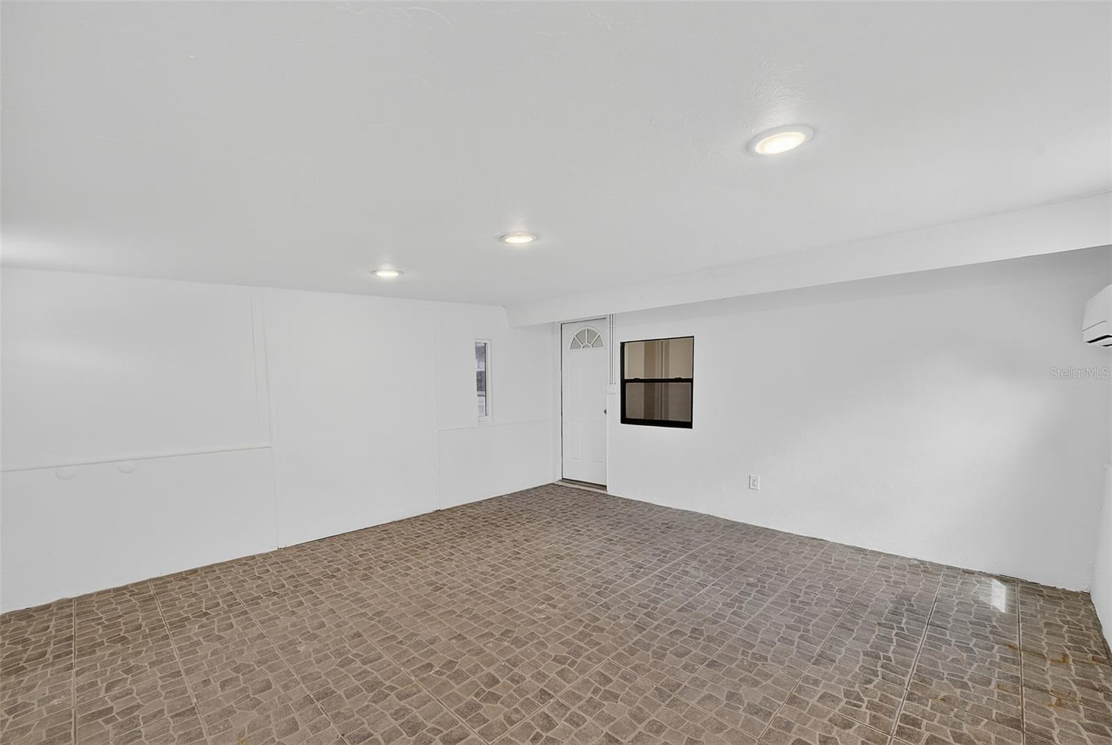 KENSINGTON PARK - Residential