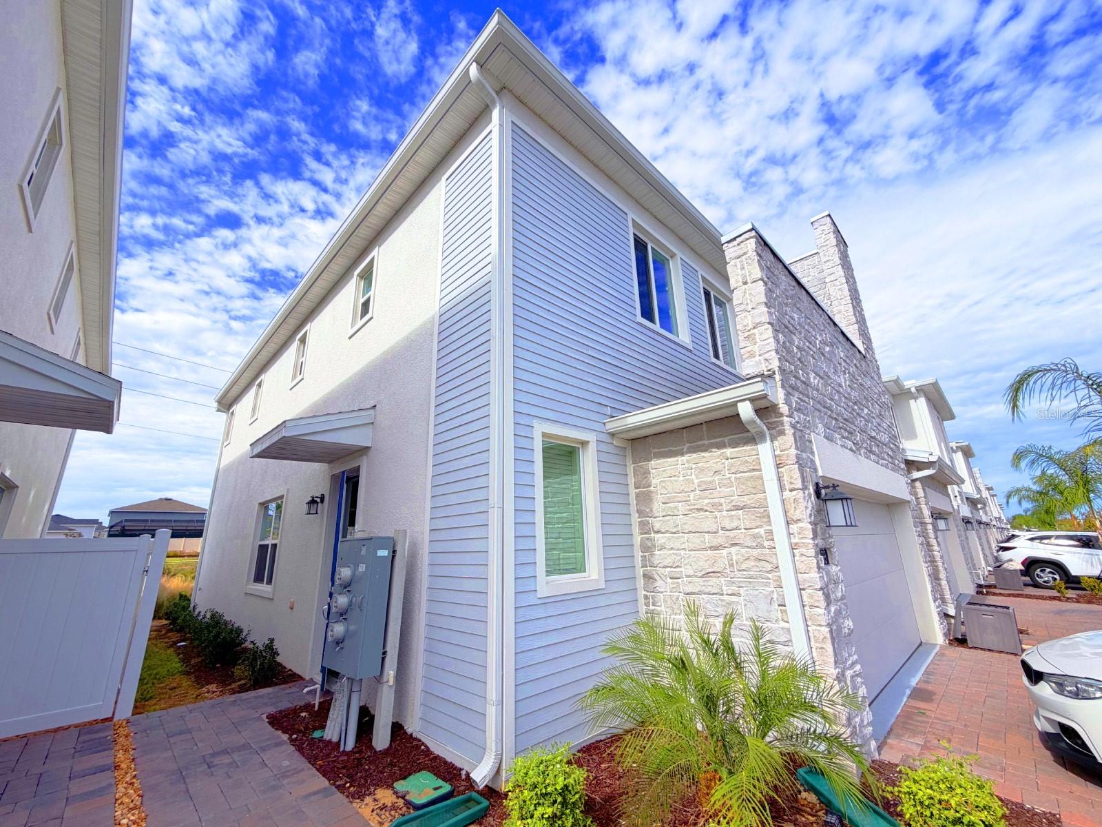 CHAMPIONS POINT - Residential Lease