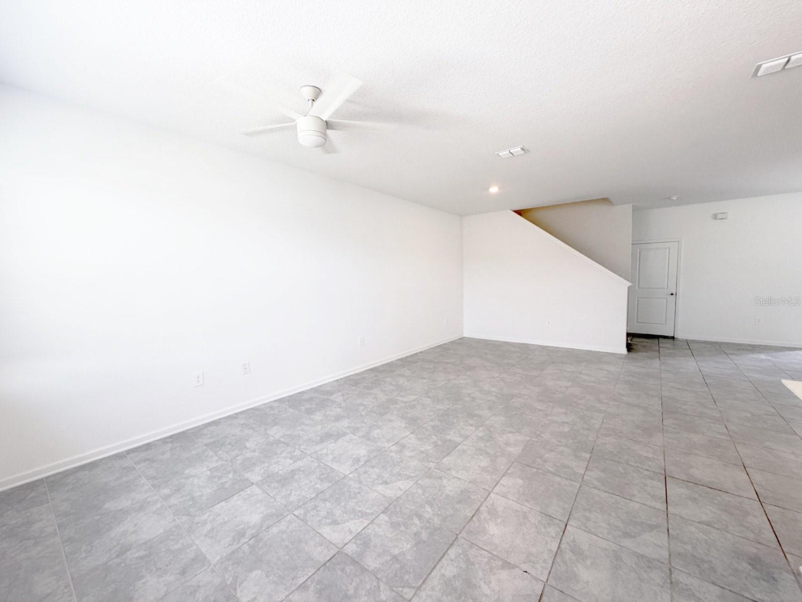 CHAMPIONS POINT - Residential Lease