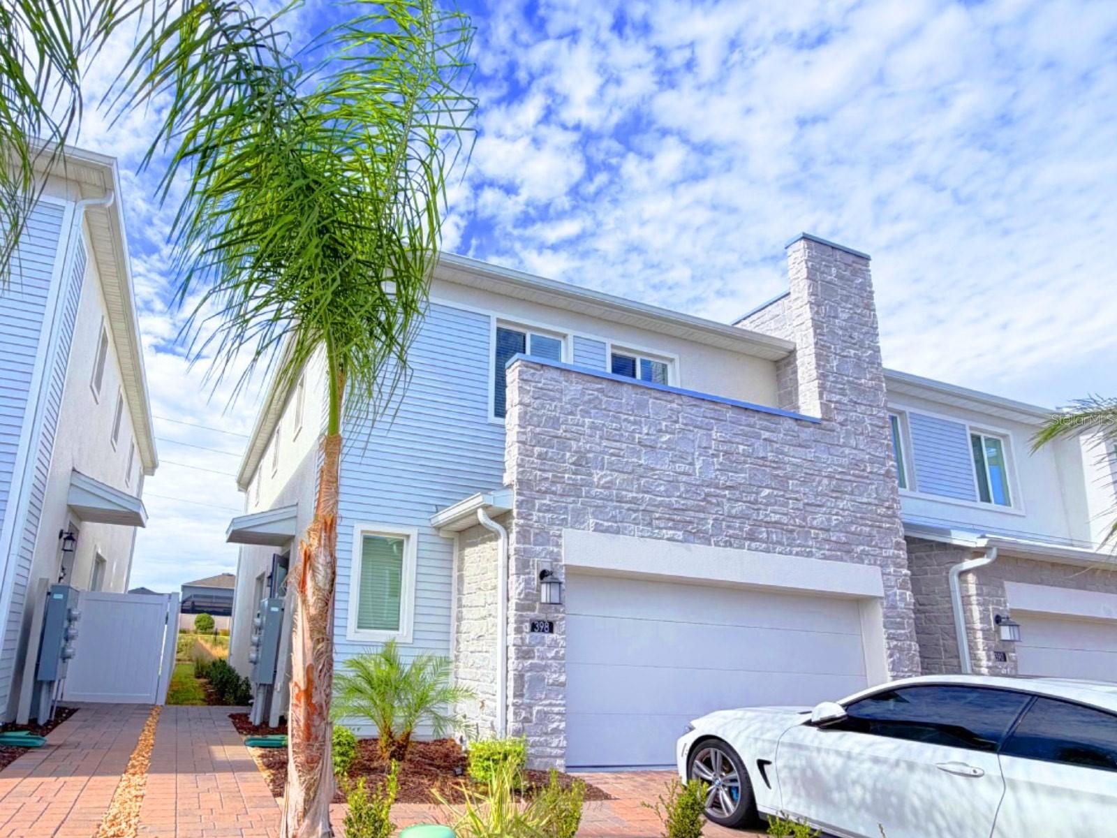 CHAMPIONS POINT - Residential Lease