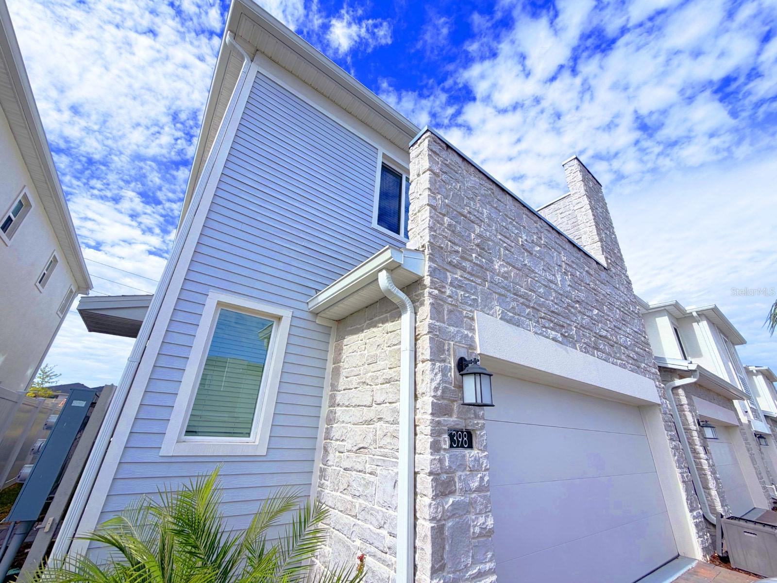 CHAMPIONS POINT - Residential Lease