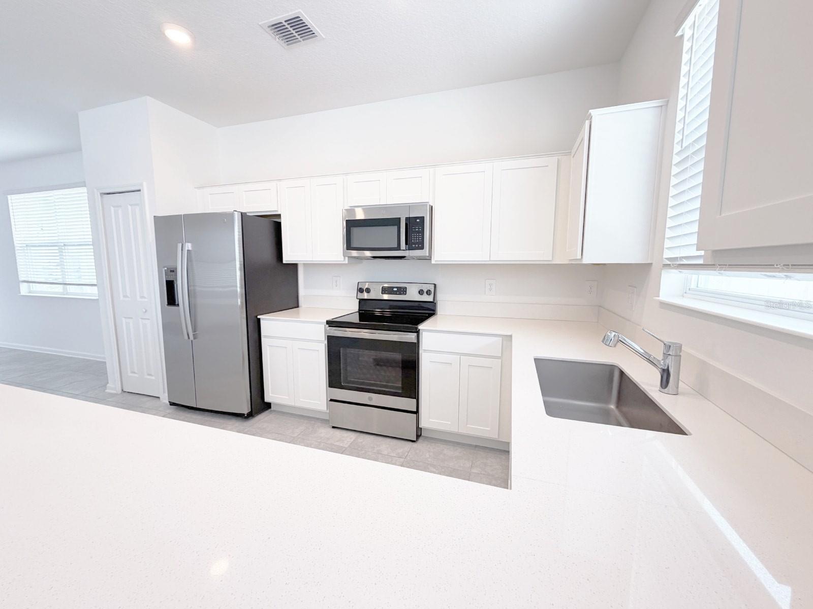 CHAMPIONS POINT - Residential Lease