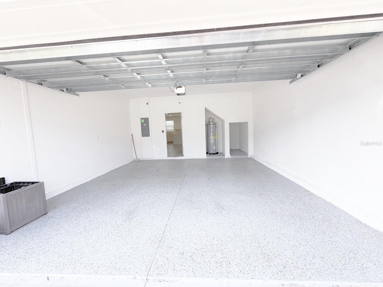 CHAMPIONS POINT - Residential Lease