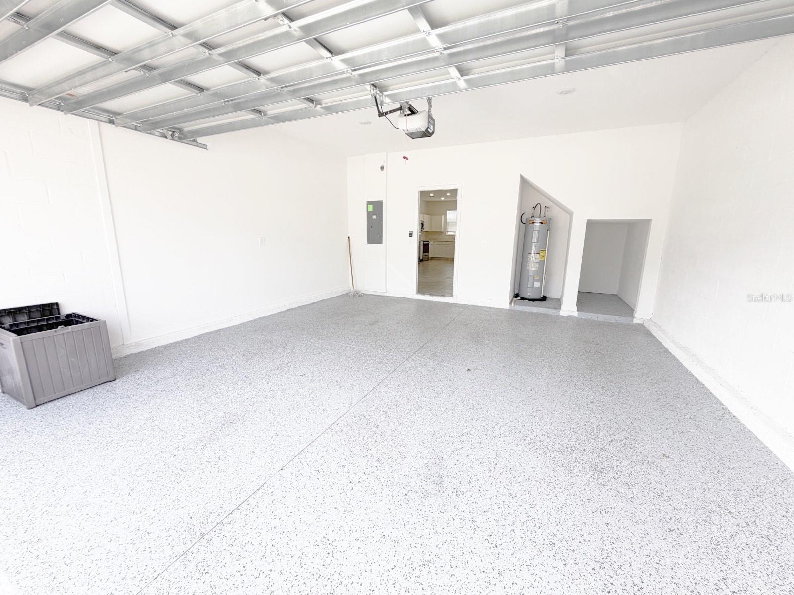 CHAMPIONS POINT - Residential Lease