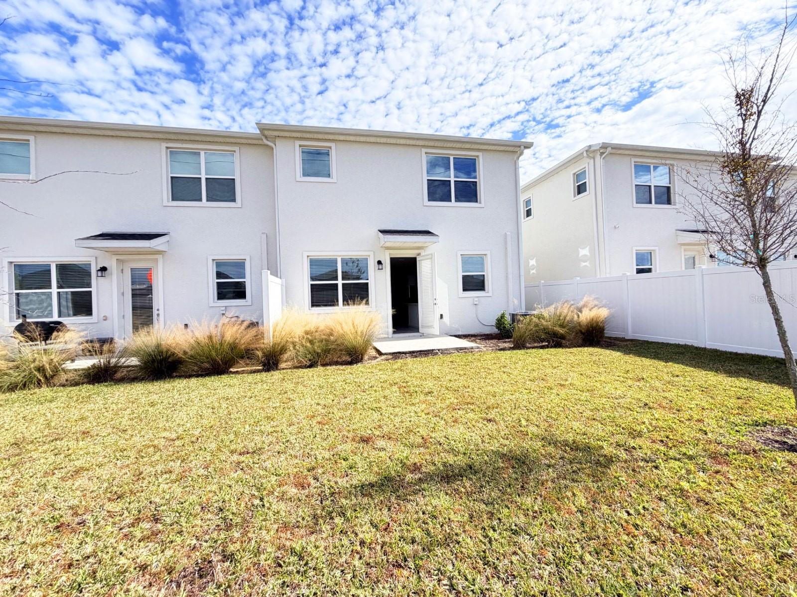 CHAMPIONS POINT - Residential Lease