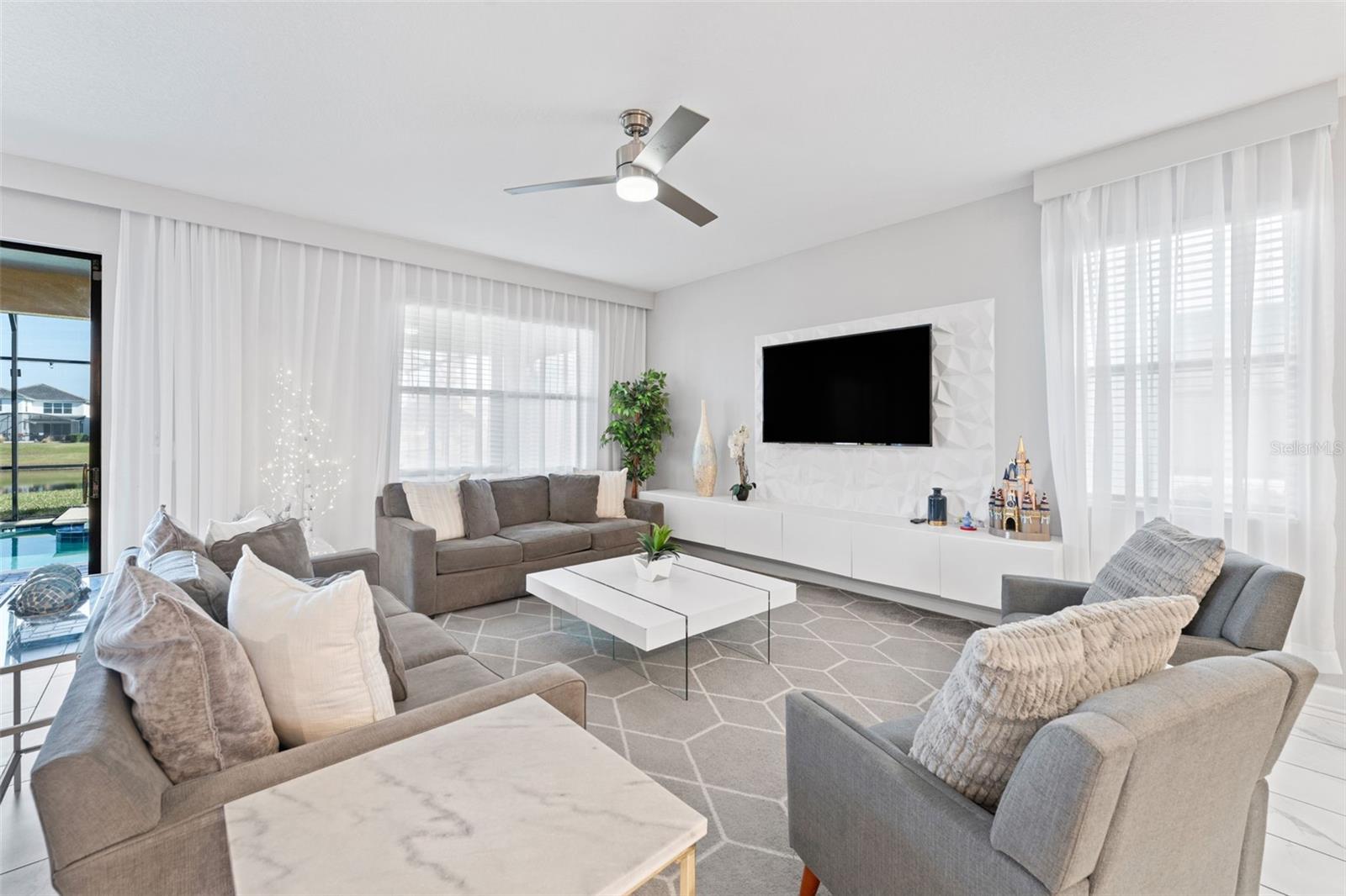 STOREY LAKE PH 3 - Residential