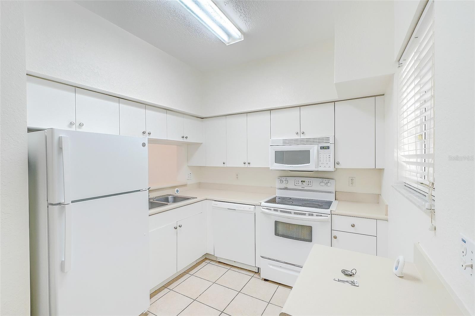 COVE/SIX MILE CYPRESS CONDO - Residential