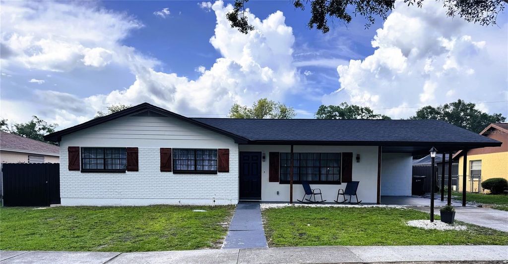 Photo of 2509 Thornbrook Place, Tampa, FL 33618 (MLS # TB8400520)