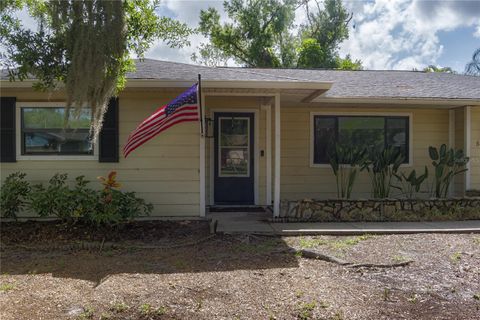 Property photo of 5012 Woodlawn Circle W, Palmetto, FL 34221