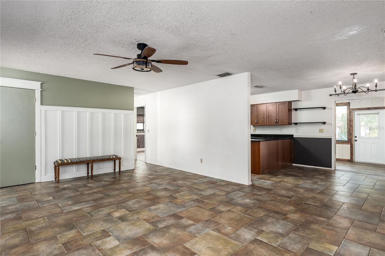 WOODLAWN LAKES - Residential