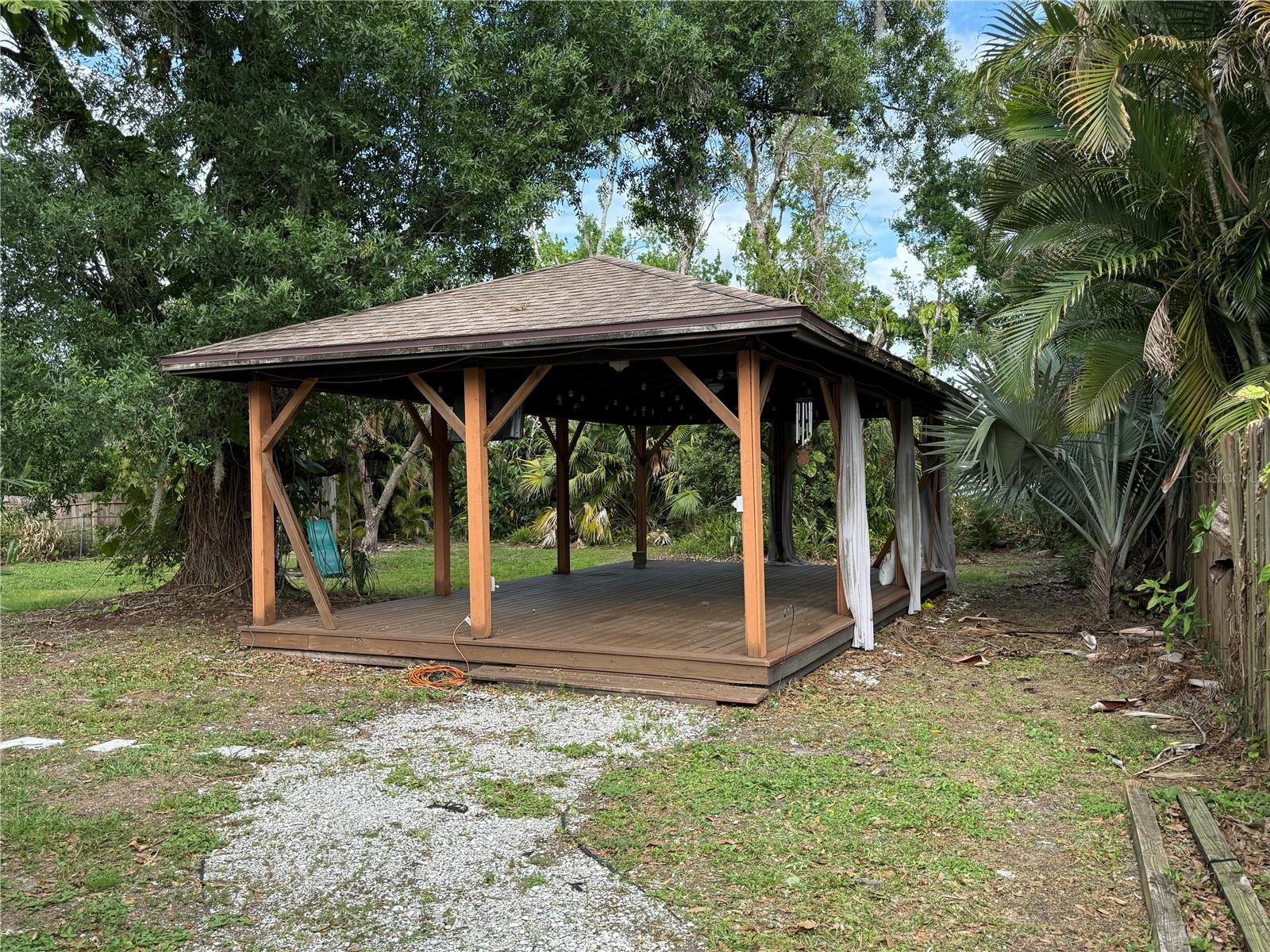 WOODLAWN LAKES - Residential