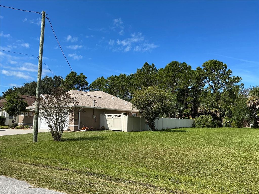 Photo of 10 Fernon Lane, Palm Coast, FL 32137 (MLS # OM714277)