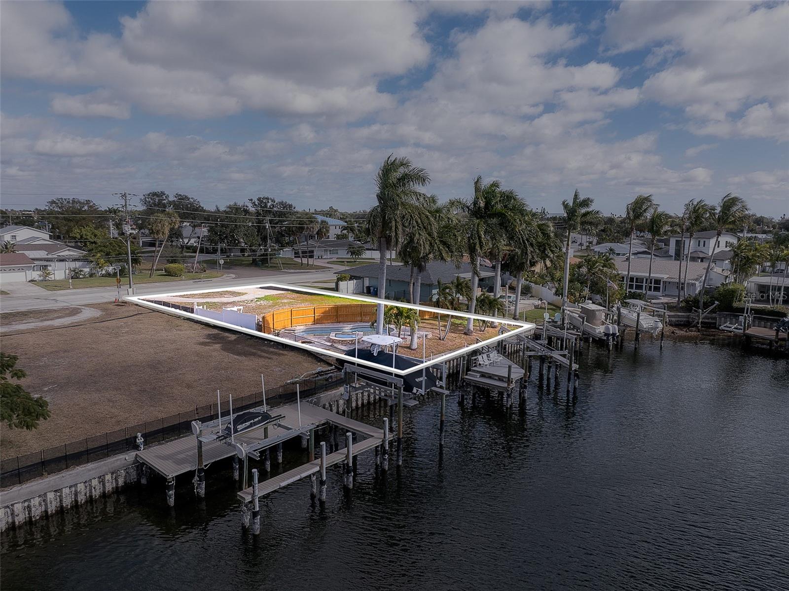 PATRICIAN POINT - Land