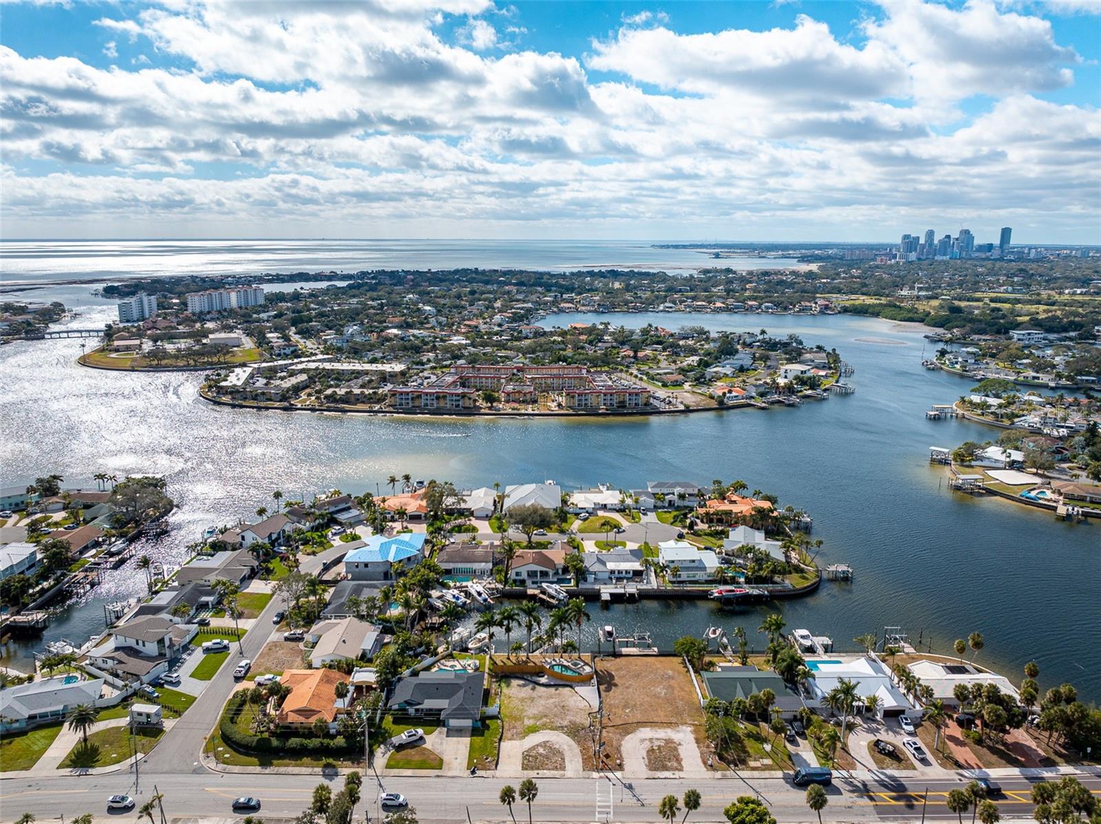 PATRICIAN POINT - Land