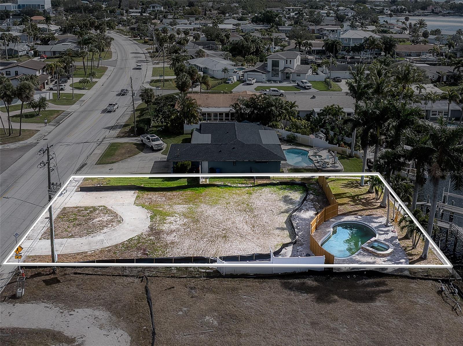 PATRICIAN POINT - Land