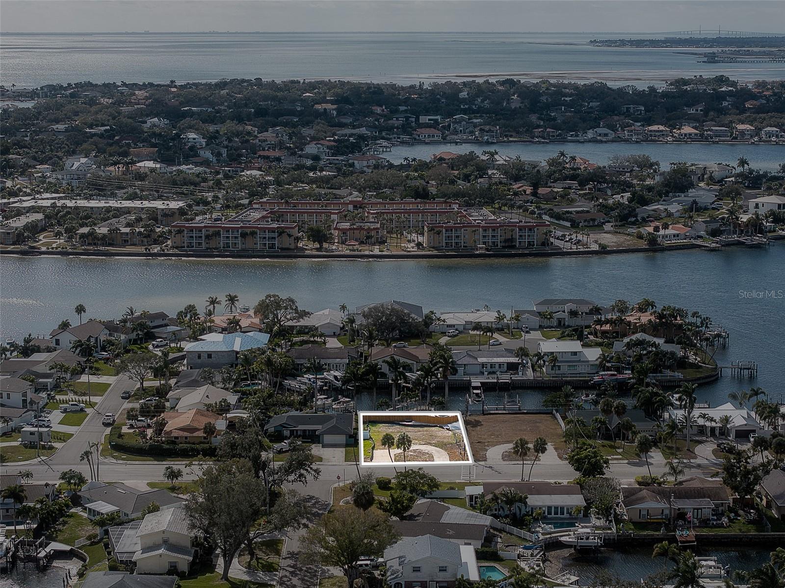 PATRICIAN POINT - Land