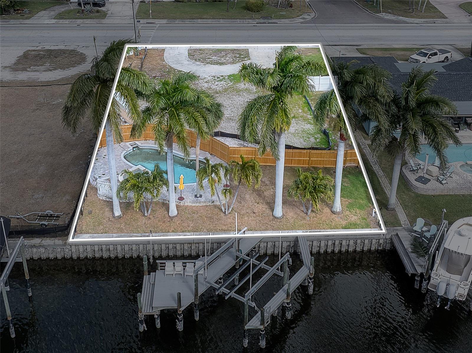 PATRICIAN POINT - Land