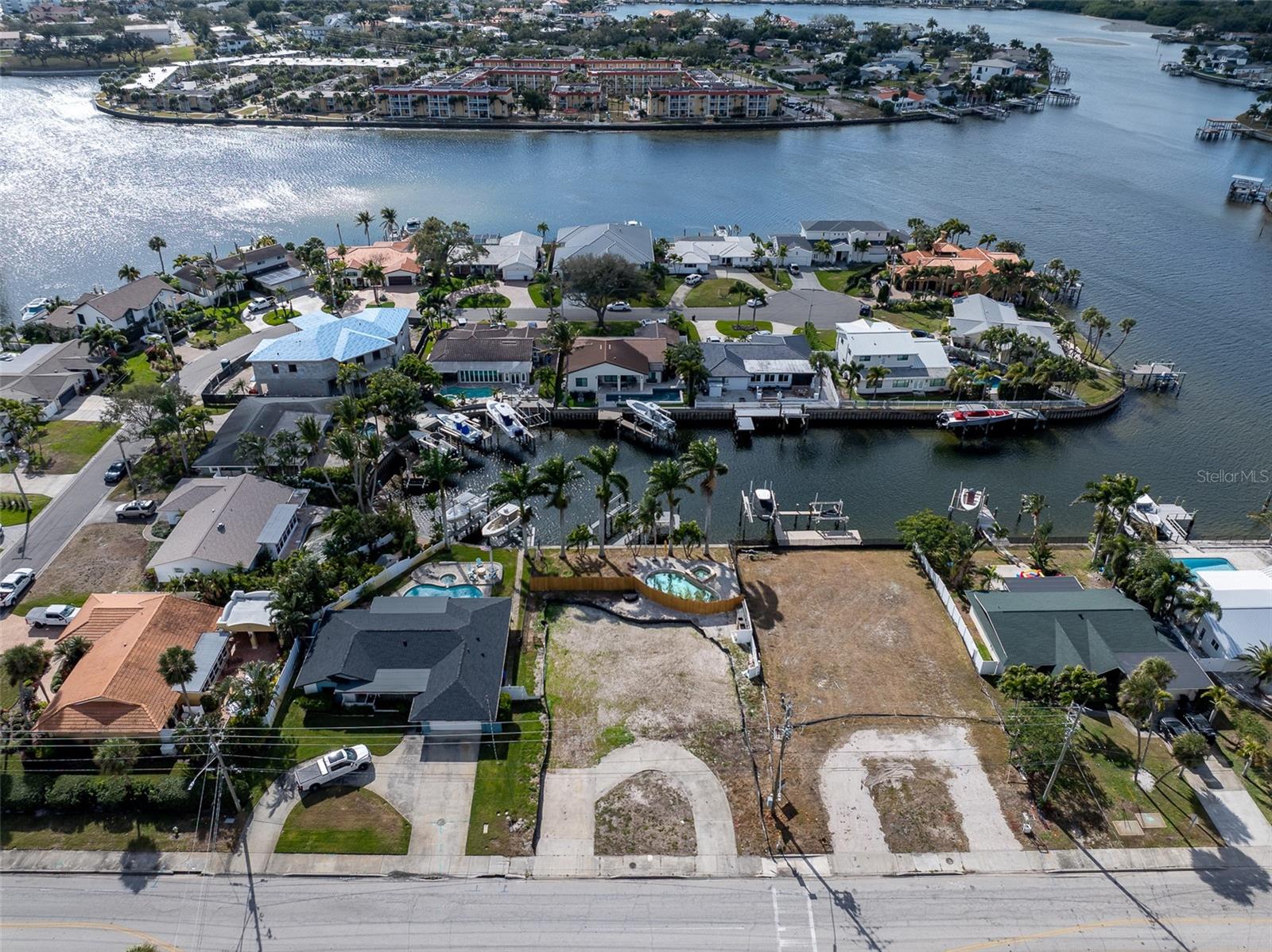 PATRICIAN POINT - Land