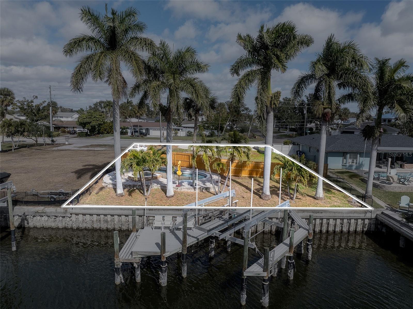 PATRICIAN POINT - Land