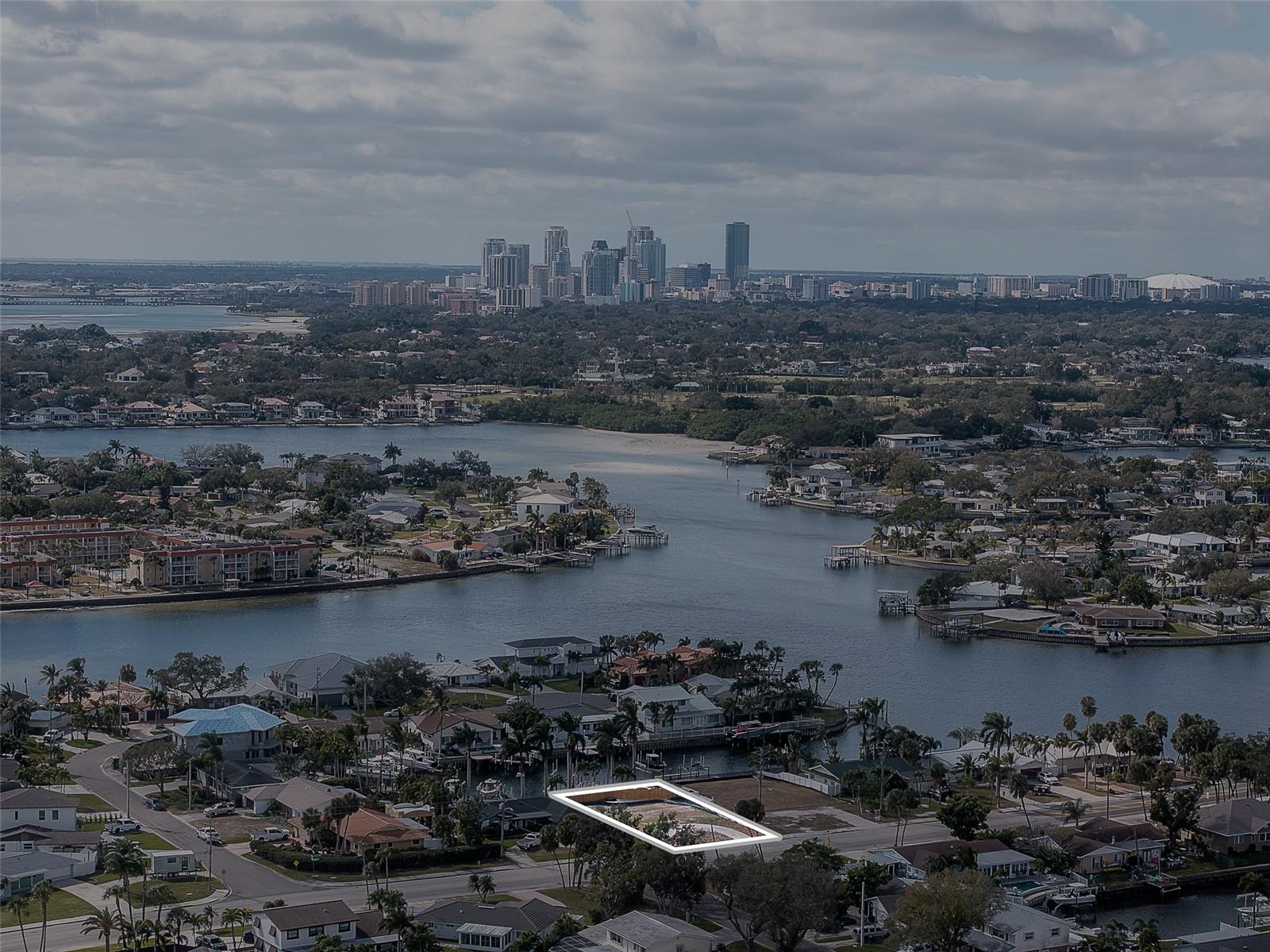 PATRICIAN POINT - Land