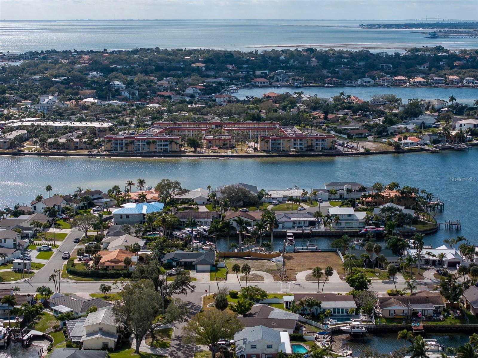 PATRICIAN POINT - Land