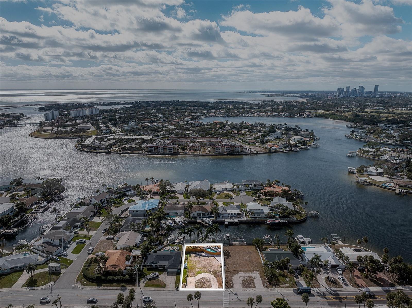 PATRICIAN POINT - Land