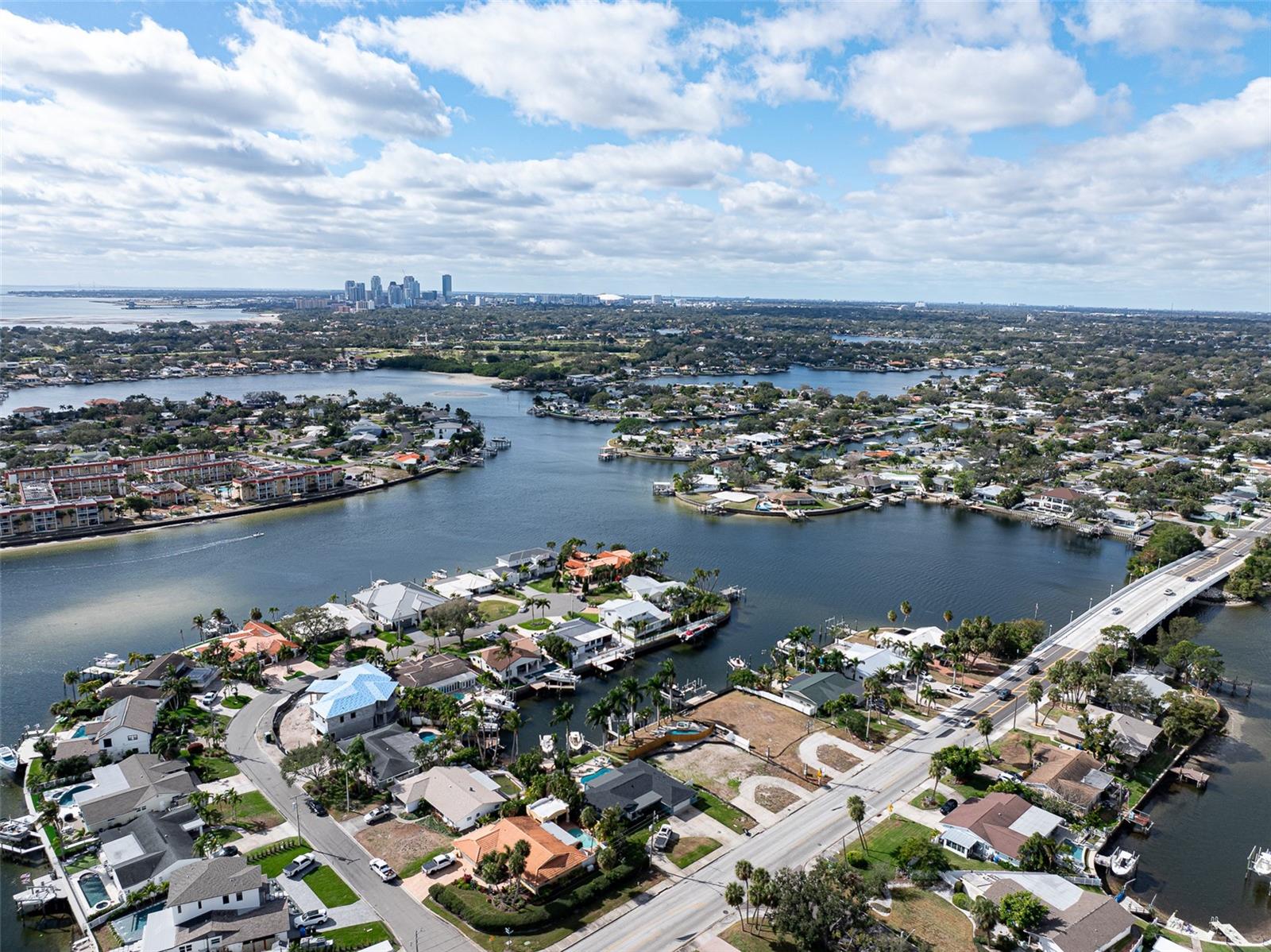 PATRICIAN POINT - Land