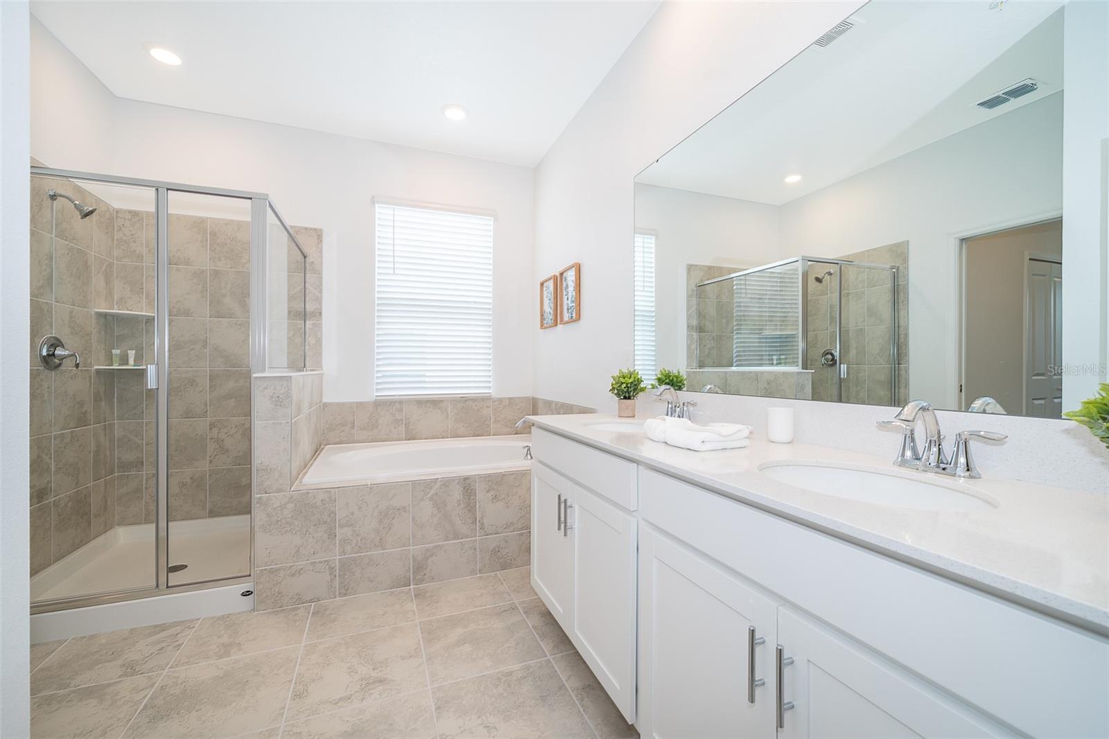 CHAMPIONSGATE CONDO 4 PH 31 & 32 - Residential Lease