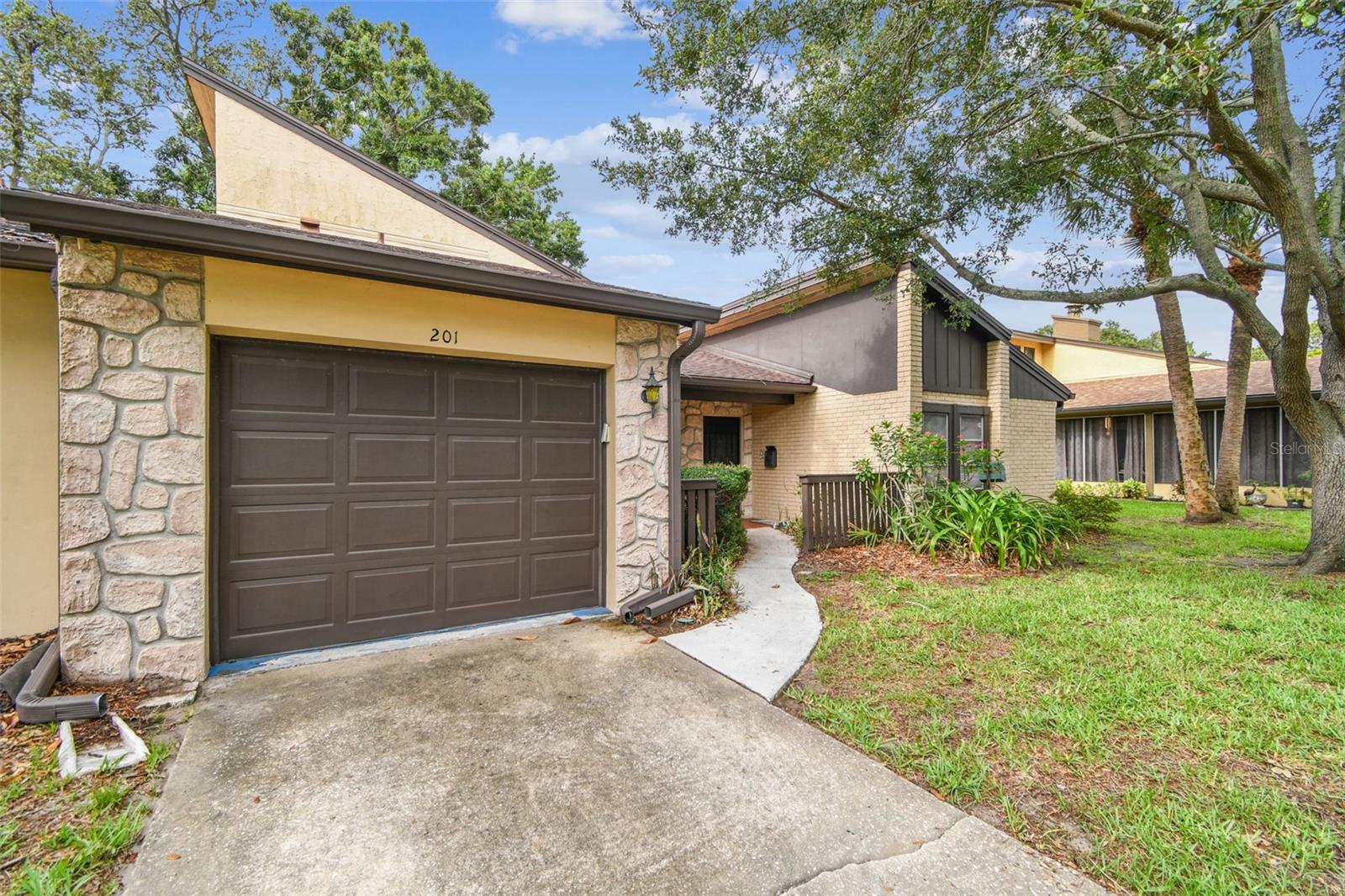 2101 SUNSET POINT ROAD 201