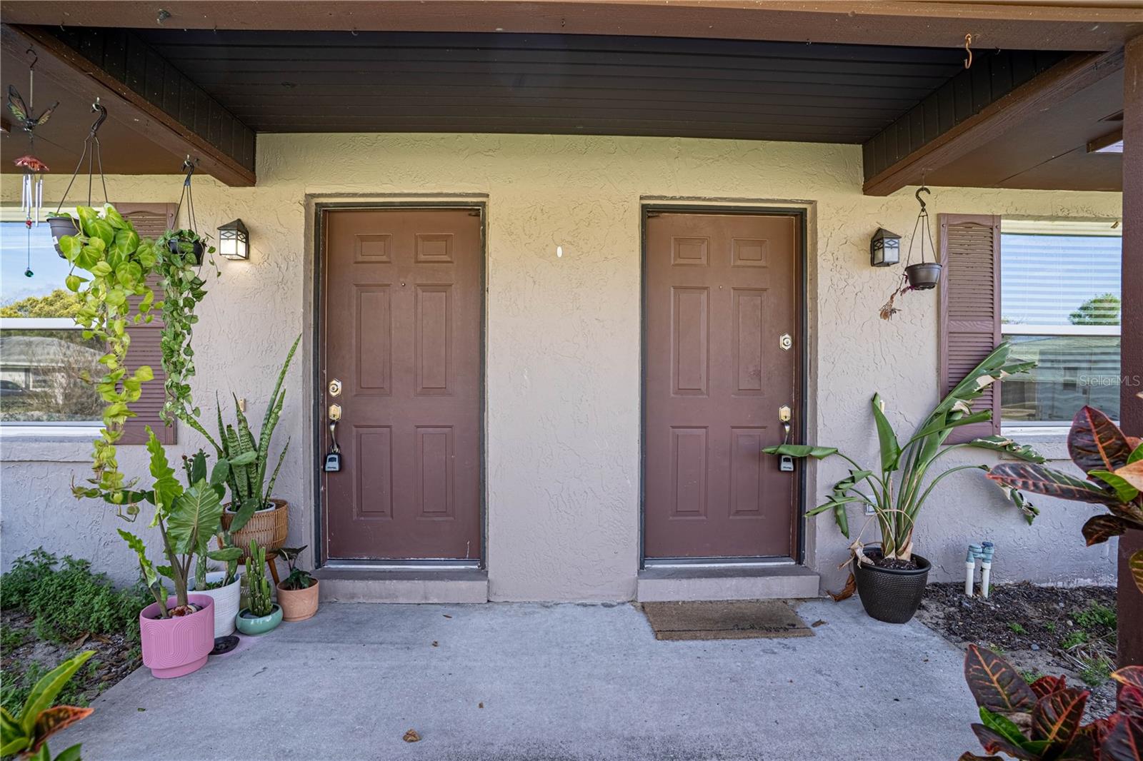 5653 STRUTHERS COURT