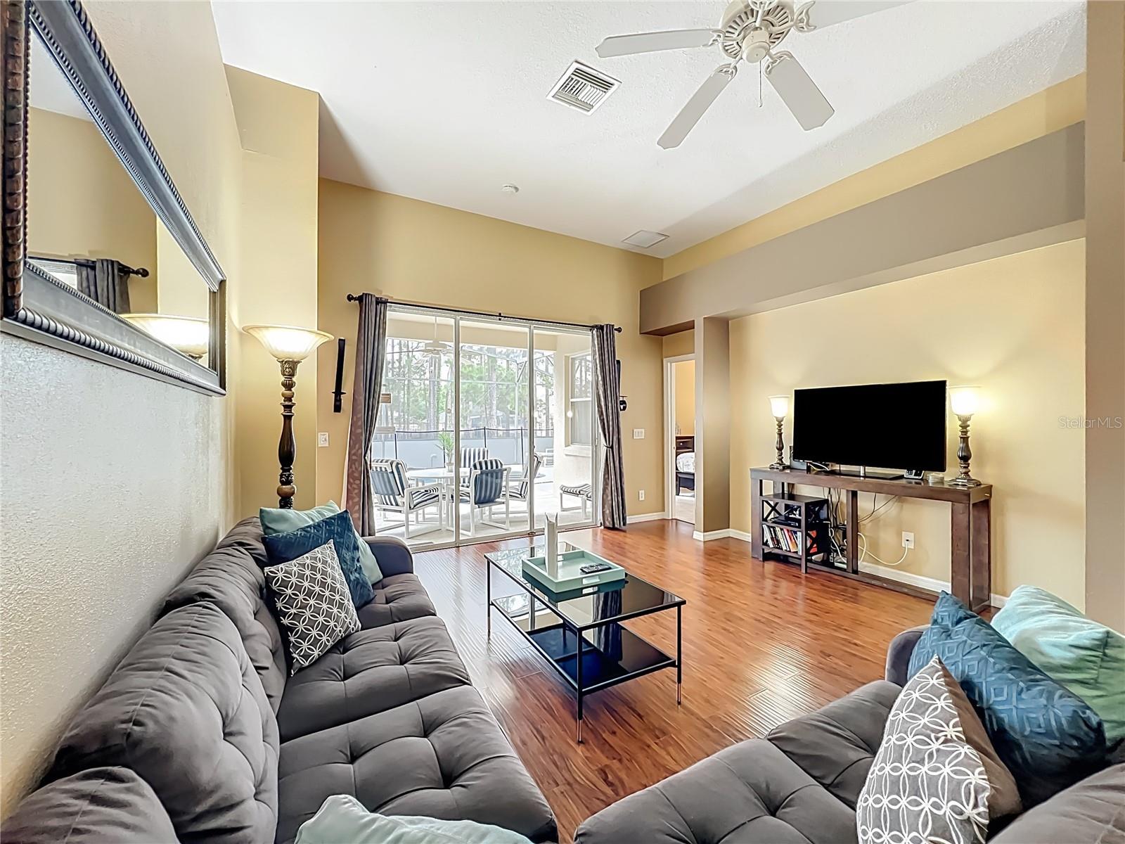 CALABAY PARC - Residential Lease