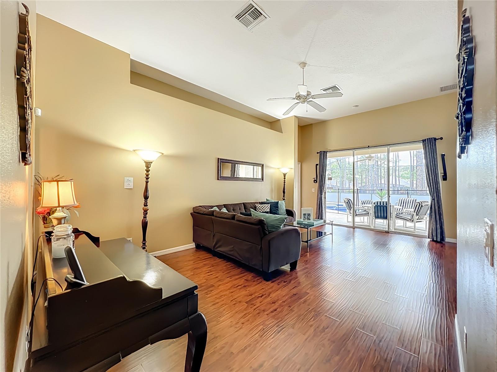 CALABAY PARC - Residential Lease