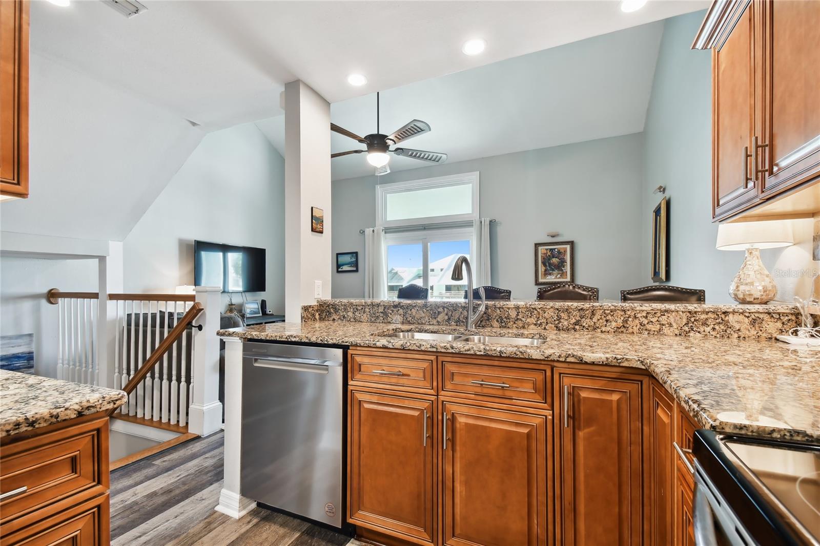 ISLAND BAY TWNHS CONDO - Residential