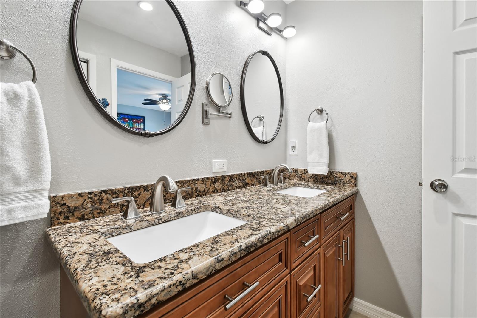 ISLAND BAY TWNHS CONDO - Residential