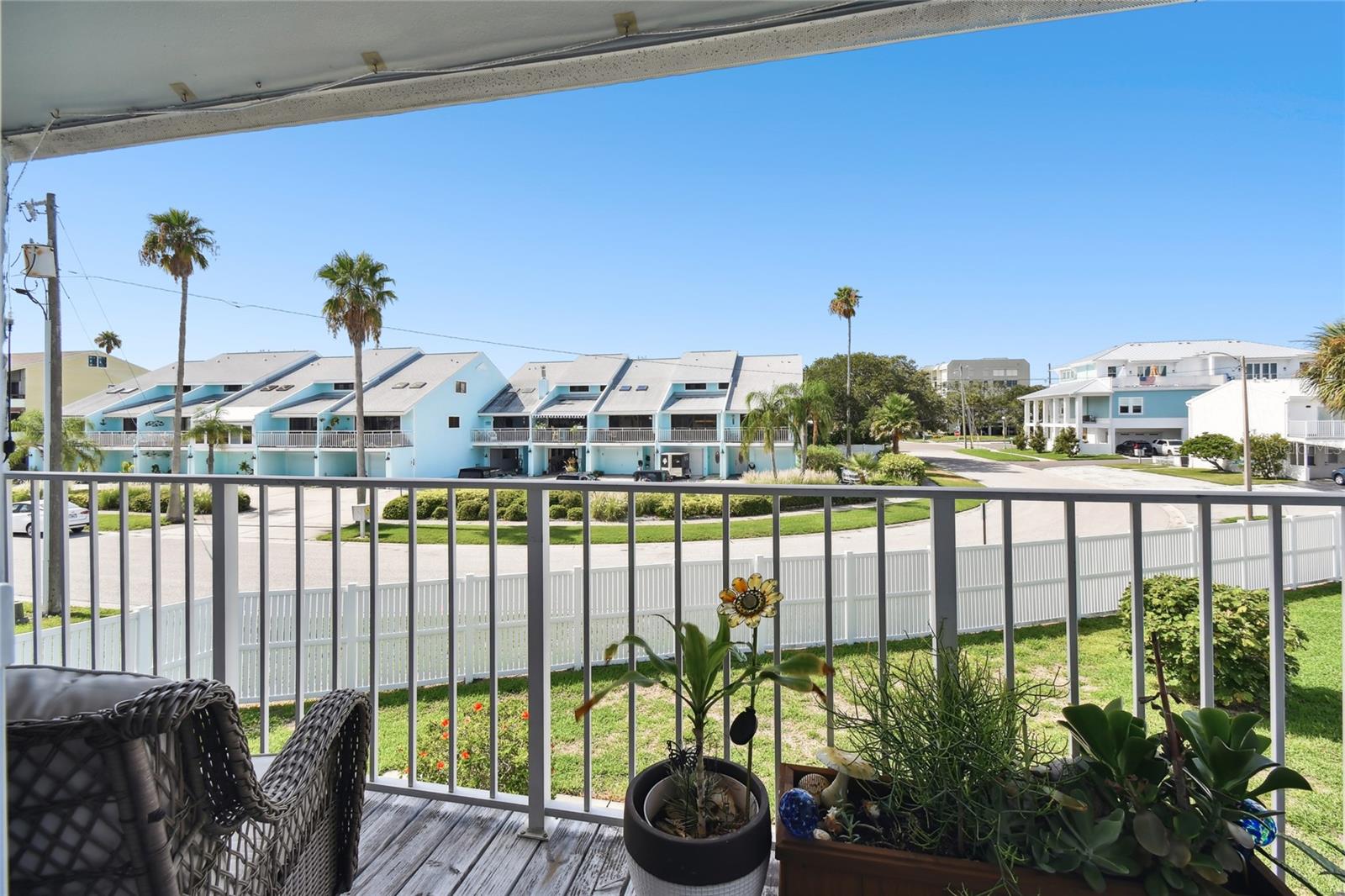 ISLAND BAY TWNHS CONDO - Residential