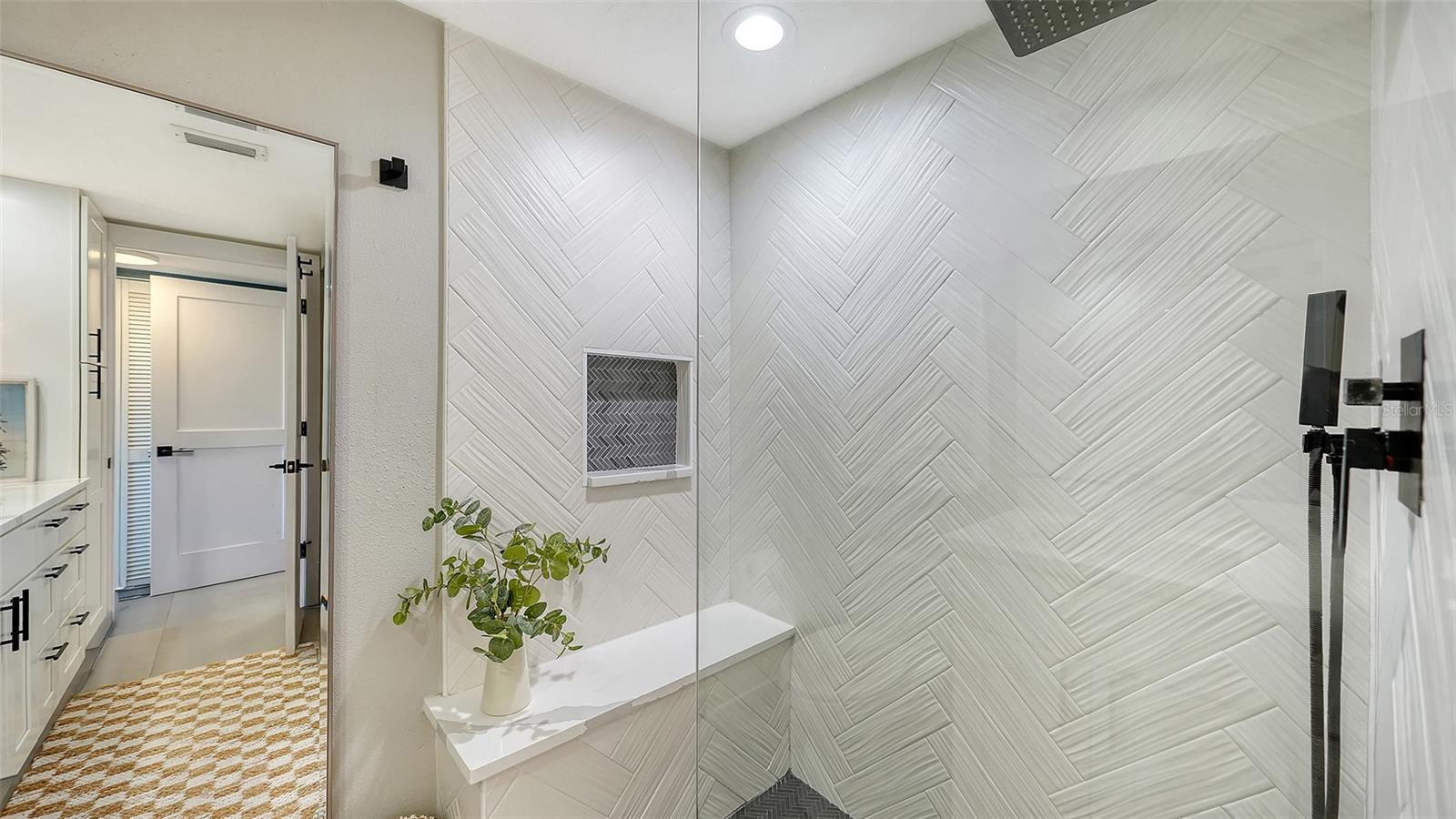 SANDY COVE IV - Residential