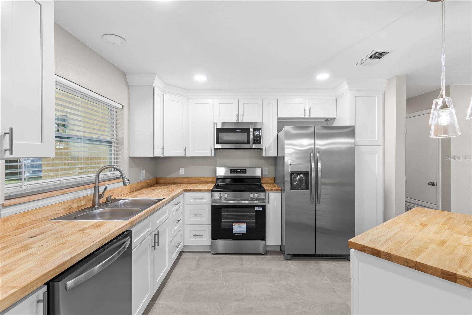 SAND LAKE HILLS SEC 03 - Residential Lease