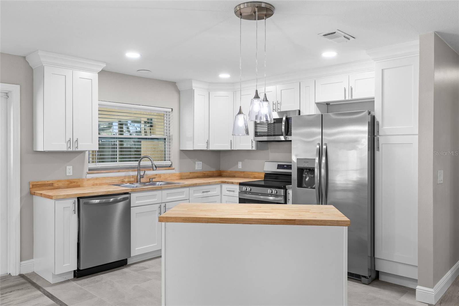 SAND LAKE HILLS SEC 03 - Residential Lease