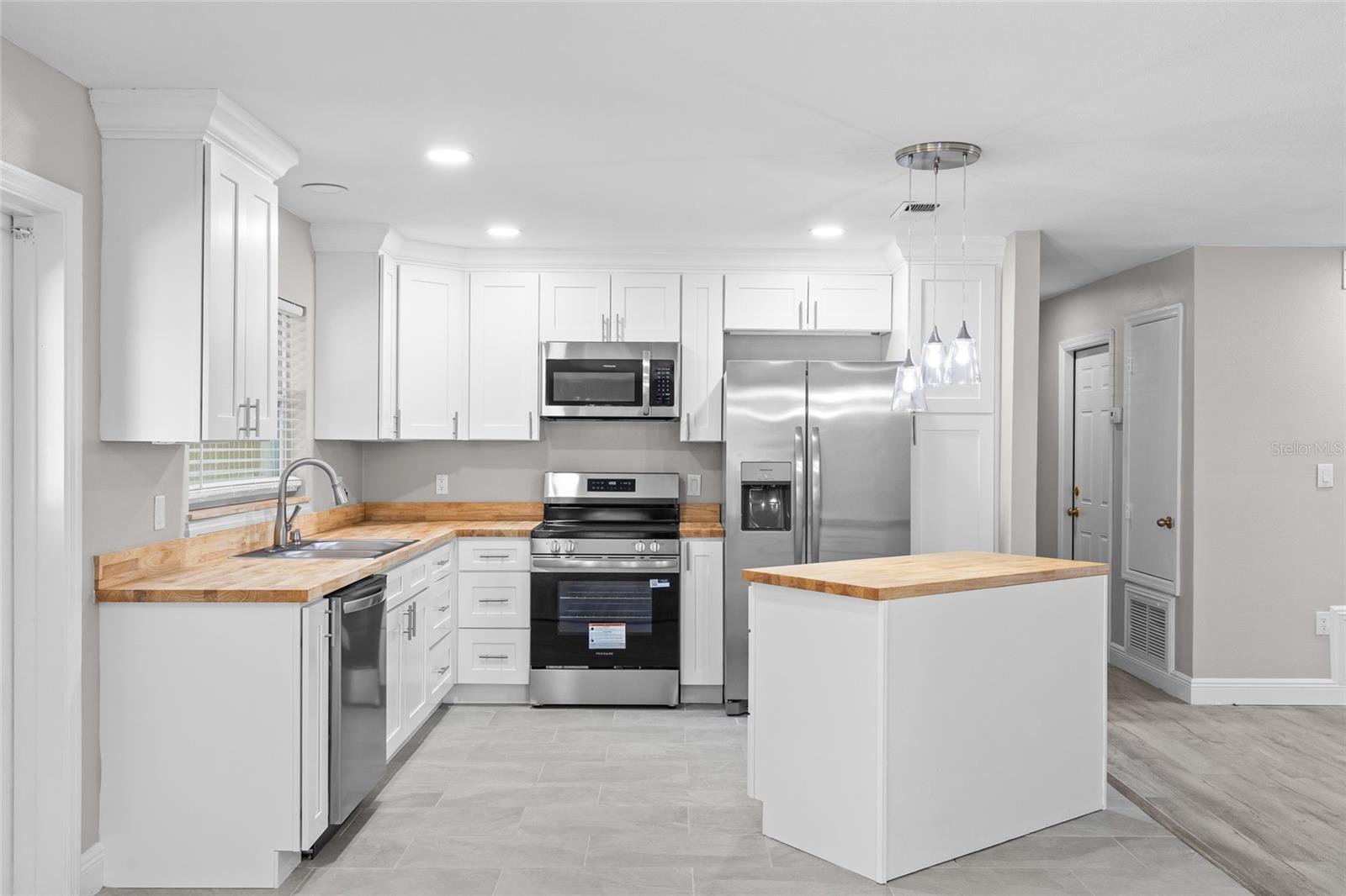 SAND LAKE HILLS SEC 03 - Residential Lease