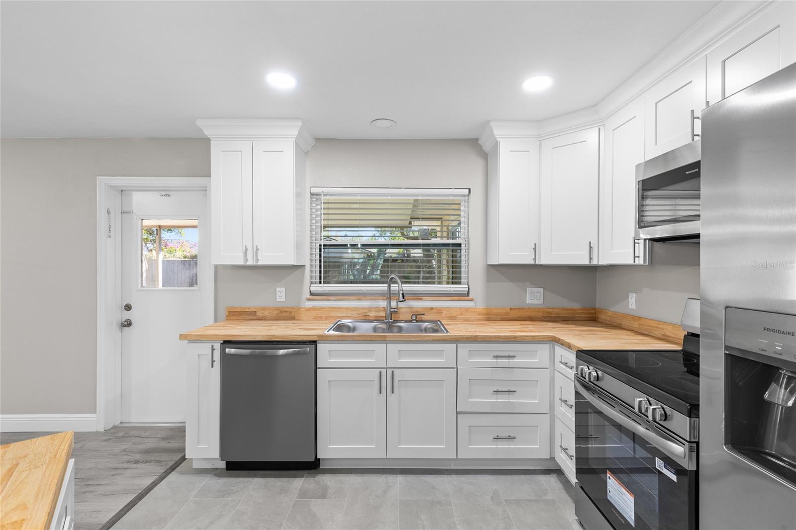 SAND LAKE HILLS SEC 03 - Residential Lease