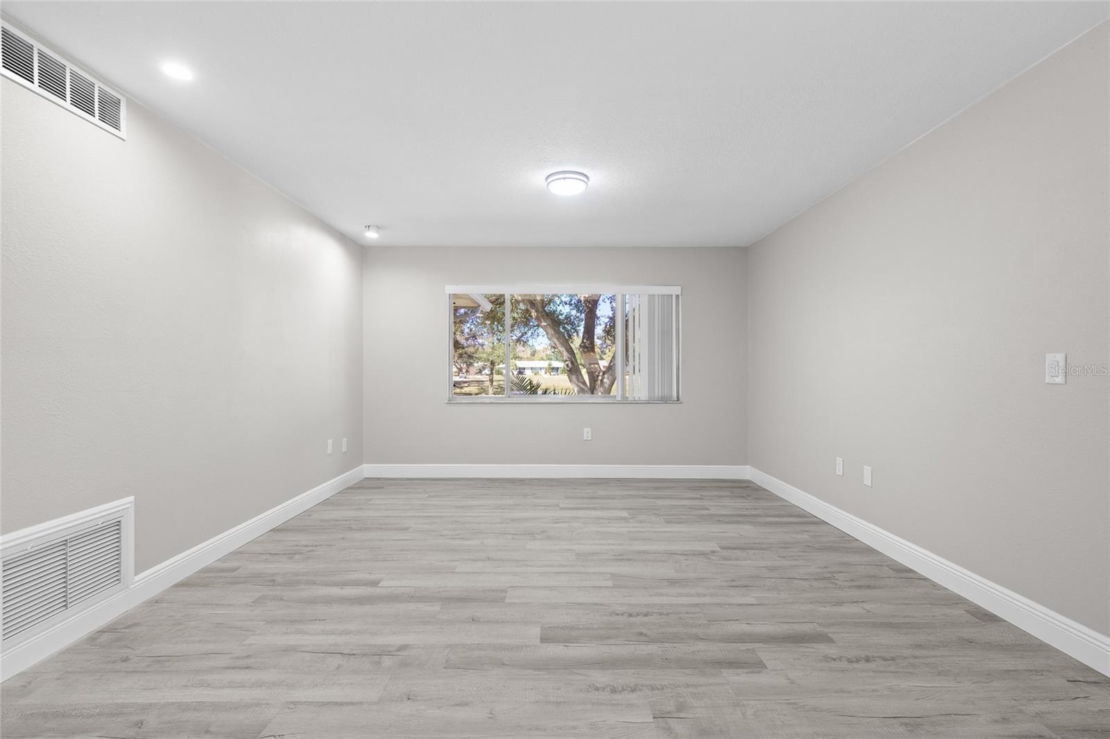 SAND LAKE HILLS SEC 03 - Residential Lease