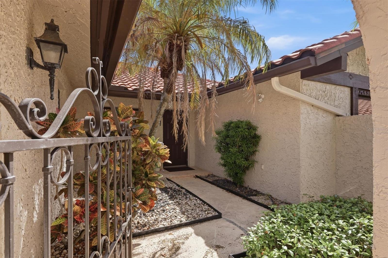 5451 GOLF POINTE DRIVE V-225